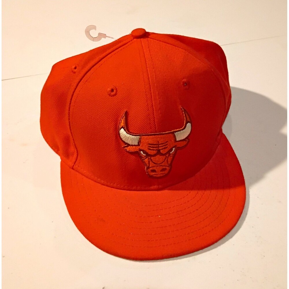 New Era Chicago Bulls NBA Basketball Red Fitted Cap Hat Size 8